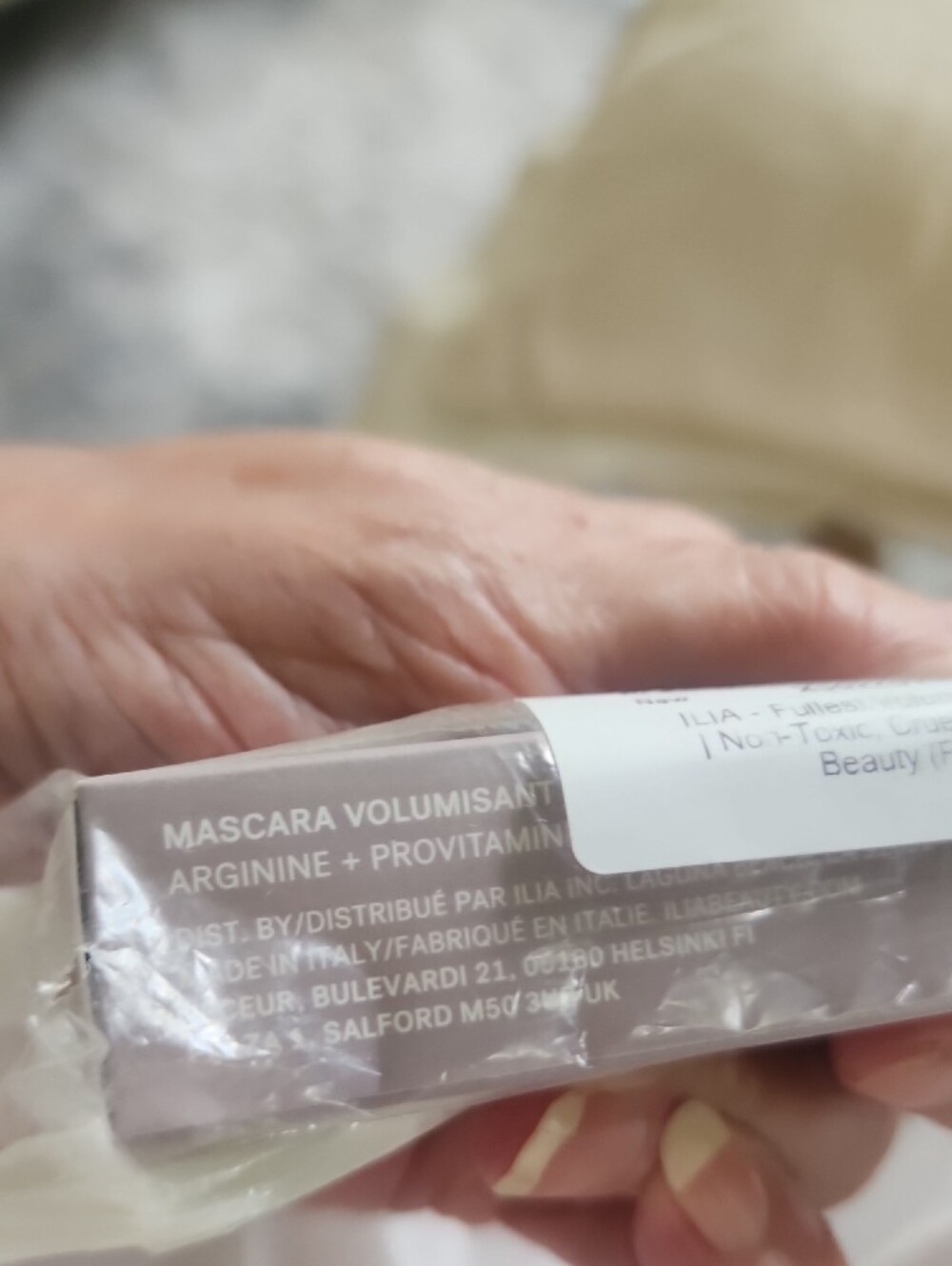 Fullest Volumizing Mascara - Picture 3 of 16